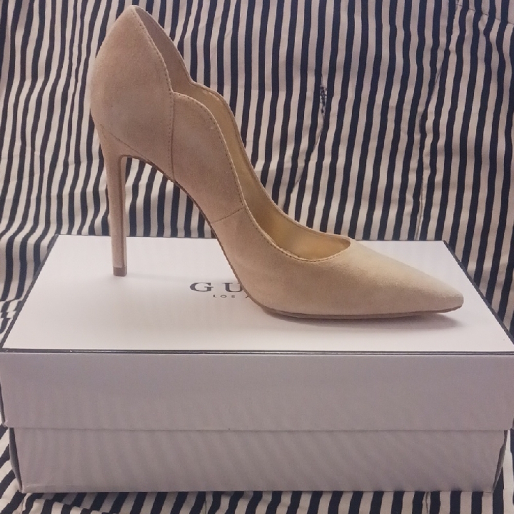 Guess Tan Heels Sleek Pointed-Toe Design